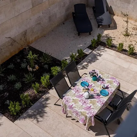 아파트 Apsyrtides *